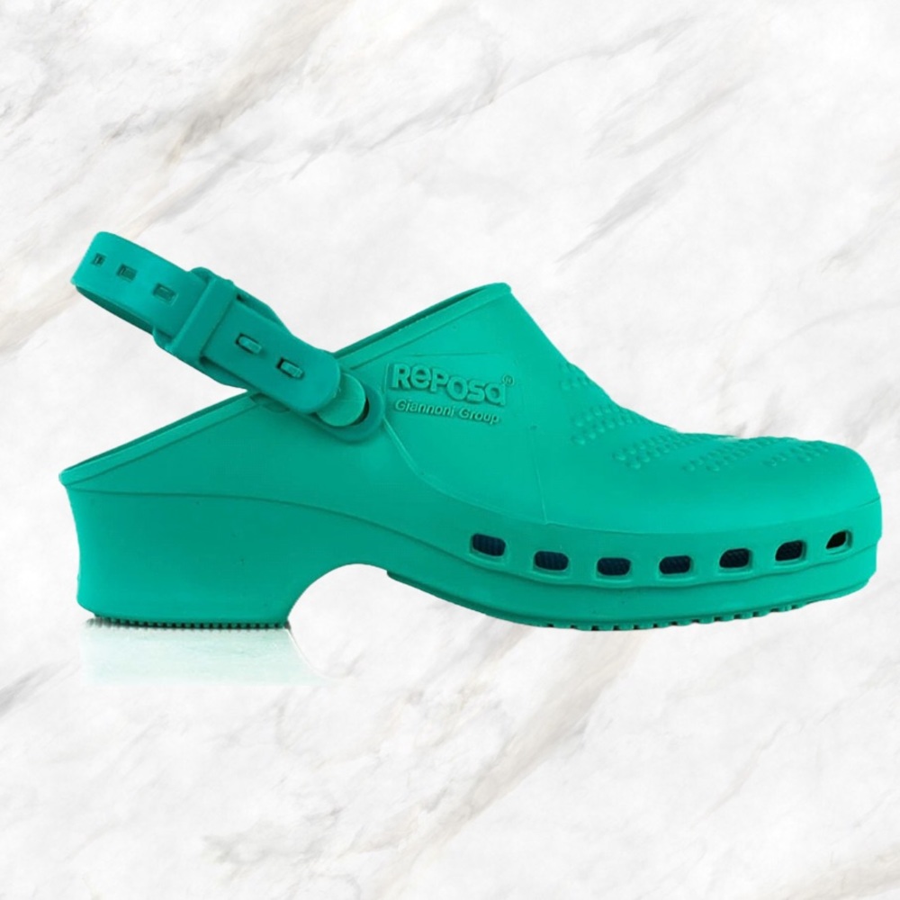 Reposa Medical Clogs size 8 -Green